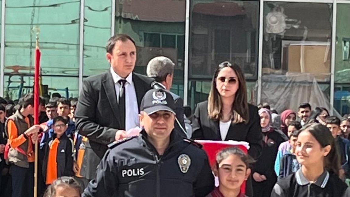 Öğrencimiz Zehra Çakmakçi İlçe Şiir Yarışmasında 3. Oldu.